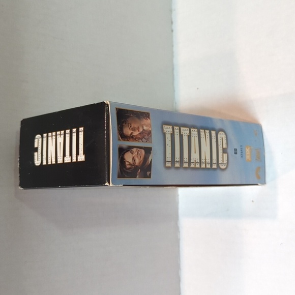 Paramount Titanic (1997) Box Set of 2 VHS Tapes - Picture 2 of 11